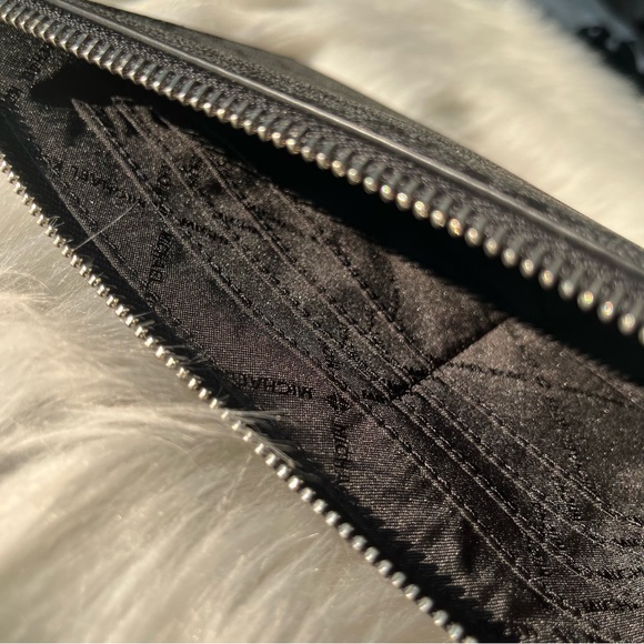 Michael Kors | Wristlet - Picture 2 of 6